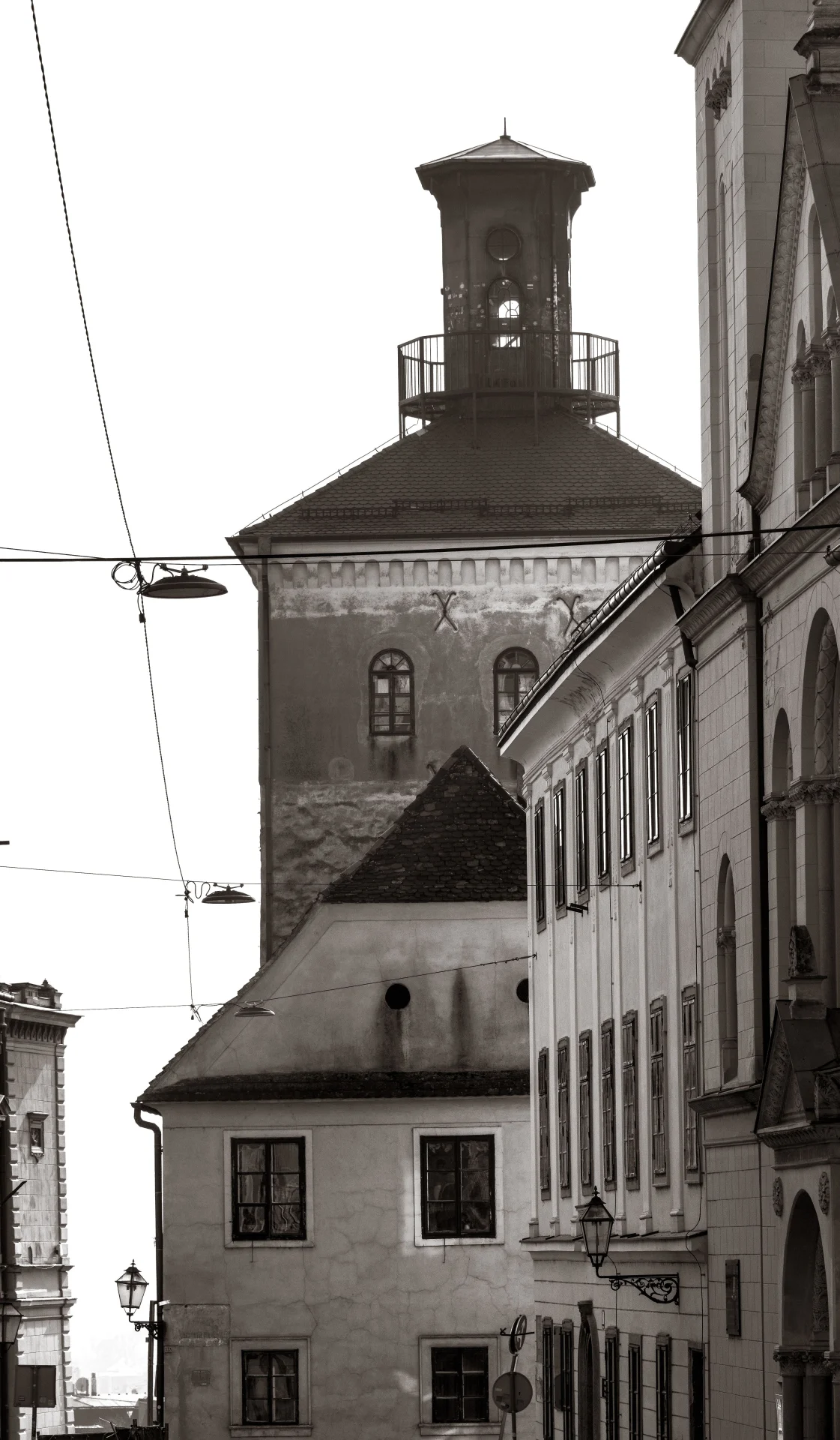 From Upper Streets to Grand Lower-City Avenues